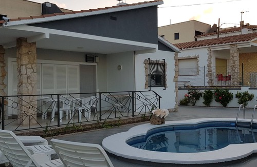 Alcanar Ski Chalet | Villa with private pool, parking, garage and garden (100m beach, 8 people)