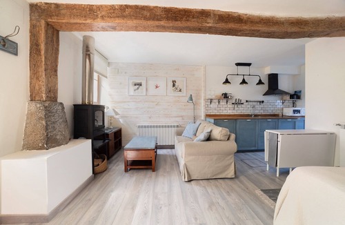 Apregindana Apartment | Welcome to Etxea , villa located at Ulle Gorri Farmhouse