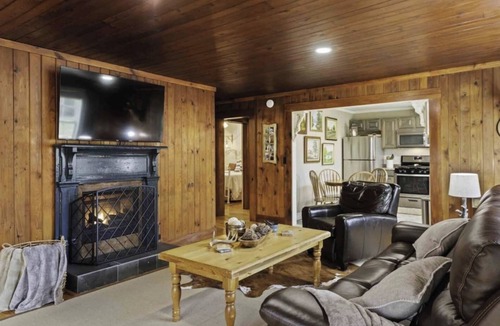 Mentone Cabin | Whitetail sleeps 6 with hot tub
