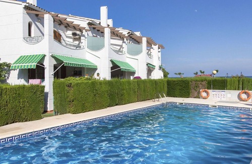 L'Hospitalet de l'Infant House | Wonderful villa for 6 guests with pool, TV, patio and parking