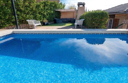 El Vendrell House | Wonderful private villa for 7 people with WIFI, A/C, private pool, TV, patio and parking