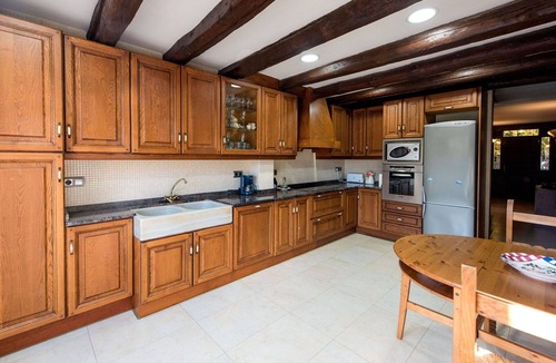 Seu de Urgell House | Wonderful villa for 14 guests with private pool, WIFI, TV, terrace and pets allowed