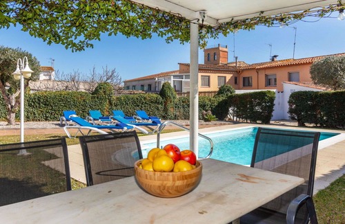 Vidreres House | Wonderful villa for 8 guests with WIFI, private pool, TV, patio and pets allowed