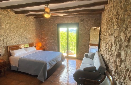 Santa Maria de Miralles House | XV century farmhouse, rural house, no neighbors, swimming pool, barbecue, fireplace.