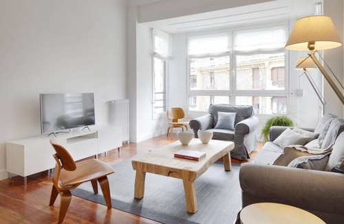 San Sebastian Centro Apartment | Zubiri Plaza by FeelFree Rentals