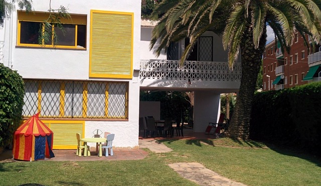 1 minute walk to the beach. Great garden. The best location
