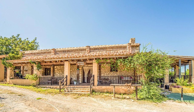 5 bedroom cozy home in Les Coves de Vinromá