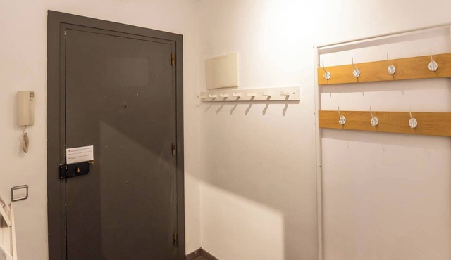 64IND1131 - Three Bedroom Apartment, Sleeps 6