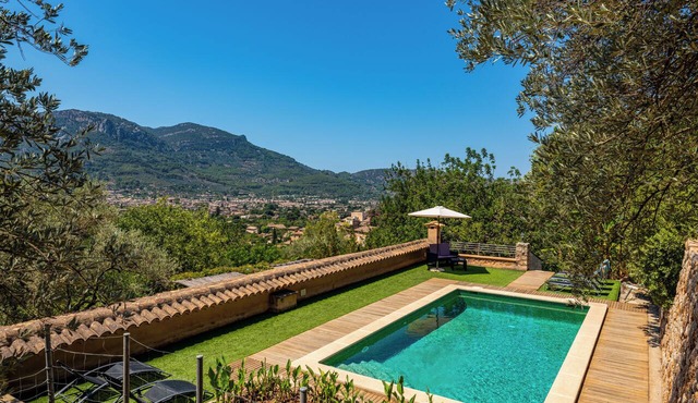 A perfect place to enjoy tranquilty and a stunning panoramic view of Sóller. in Biniaraix