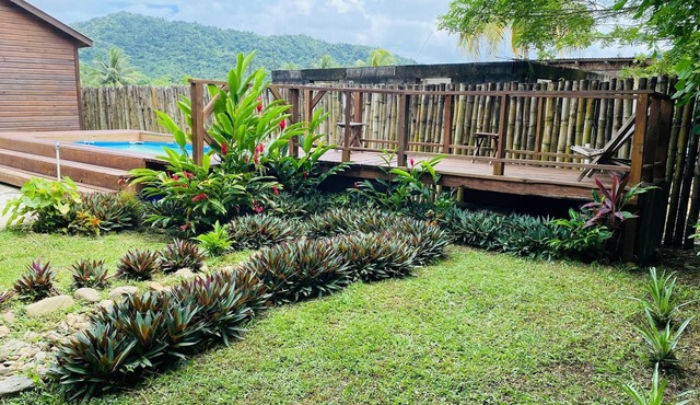Aly's Valley Cabin, a private cabin in a village with a mountain view. in Belize