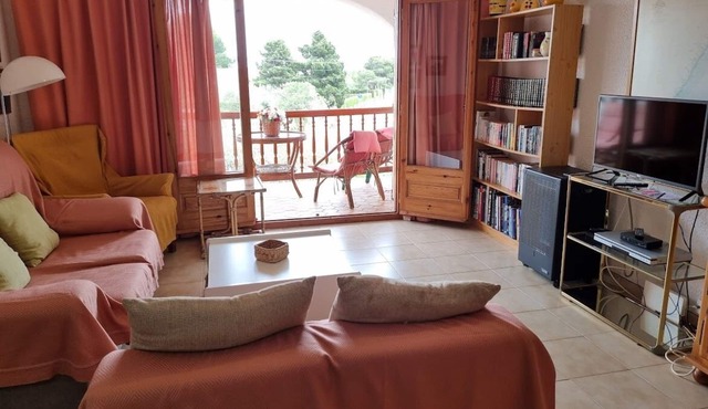APART. SLEEPS 6 -SUPER FAST FREE WIFI - 200mts from Golden Beach. HUTTE-002428