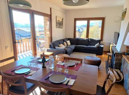 Apartamento en Llívia ideal 8 personas con piscina in Llivia