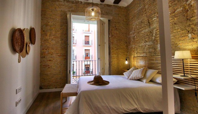Apartamentos Almada - calle Alfonso - Plaza SAS