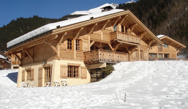 APARTMENT in south-facing chalet, 400m from the cable car, 400m from the village in Les Contamines-Montjoie