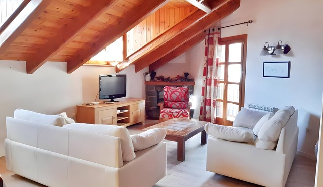 Apartment 'Benasque Vistas Sarrio' with Mountain View, Balcony and Wi-Fi
