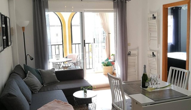 Apartment Casa Cozy with Sea View, Pool, Wi-Fi, A/C & Terrace