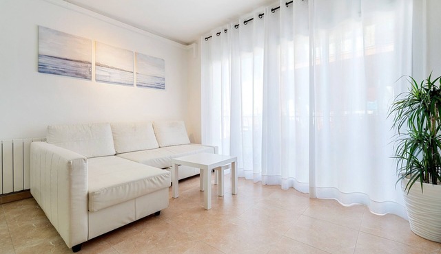 Apartment 'Center Beach Calafell' with Balcony, Wi-Fi and Air Conditioning