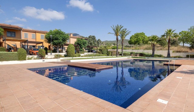 Apartment 'En Bonmont Terres Noves' with Pool and Air Conditioning