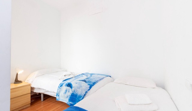 Apartment near the sea and airport