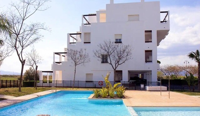 Beautiful 2-Bedroom Apartment in Condado de Alhama Golf Resort with Pools, AC, WiFi