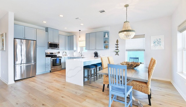 Beautiful 3/2 with incredible beach views and awesome beach bar! in Galveston