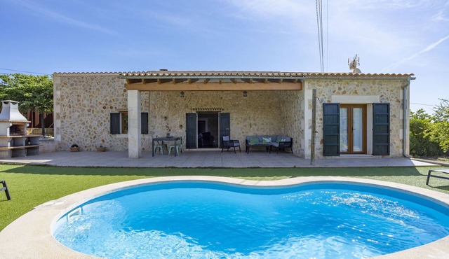 Beautiful farm with 2 bedrooms, 2 bathrooms, wifi, pool and barbecue in Caimari