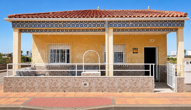 Beautiful home in Los Alcazares with WiFi