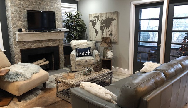 Beautiful Luxurious Lake front retreat in Sarnia