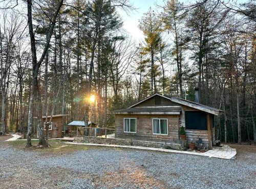 Beautiful & peaceful cabin w/deck garden & fire-pit in Murphy