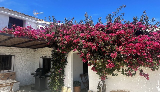 Beautifully restored caseta with swimming pool and sea view in the mountains!
