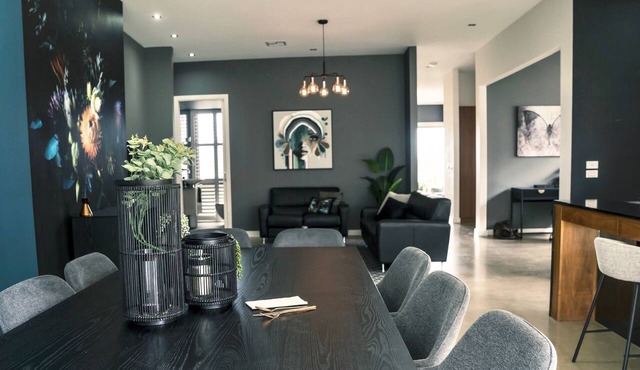 BELLA 9 - sublime . divine Entertainer 3 BR + Fire in Macleod