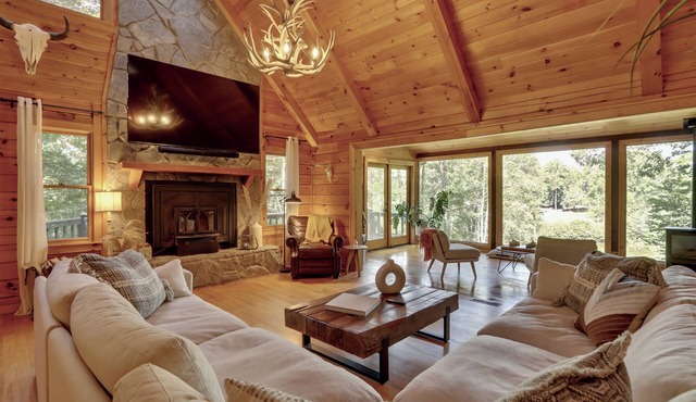 Blue Ridge Manor - Mountain Luxury Cabin in Mineral Bluff