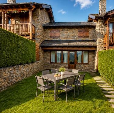 Borda con jardín privado y chimenea en la Cerdanya