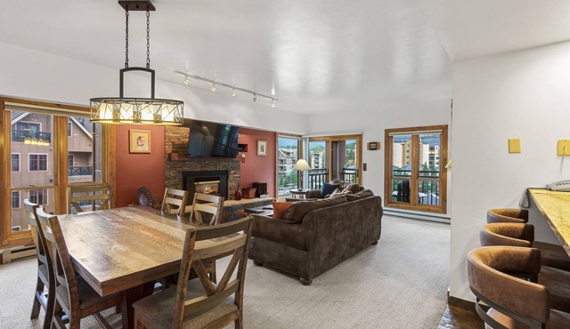 Breckenridge Ski In Ski Out Condo, Pool & Hot Tubs, Great Views, Walk to Town in Breckenridge