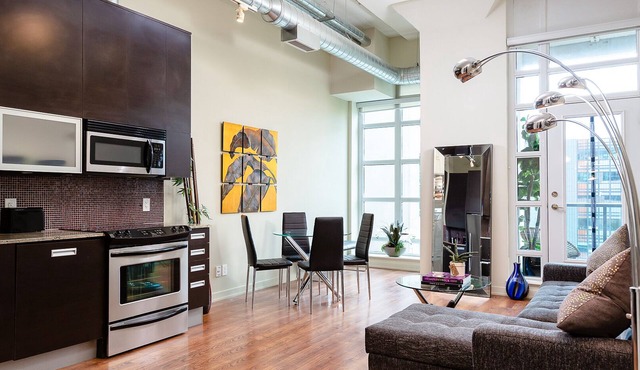 Bright loft one bedroom with den, steps to subway, Casa Loma and Yorkwille in Toronto