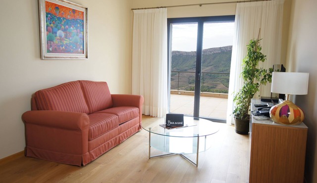 Buil & Gine Wine Hotel