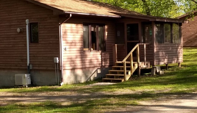 Cabin 4, Charming 2-bedroom cabin at a Family Friendly Resort in Park Rapids MN in Park Rapids