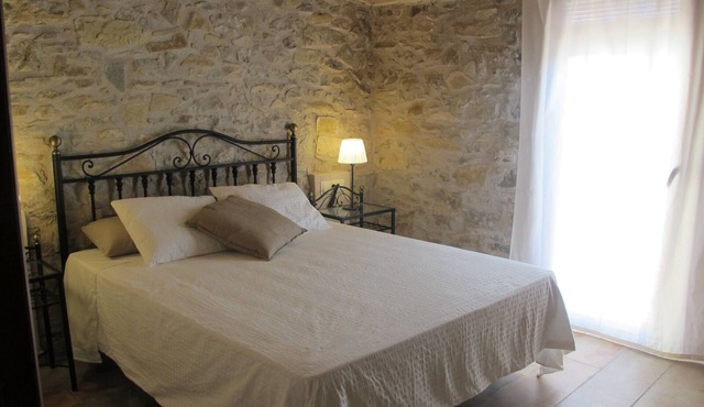 Cal Nenot, house for rent with private pool and views to Montsec