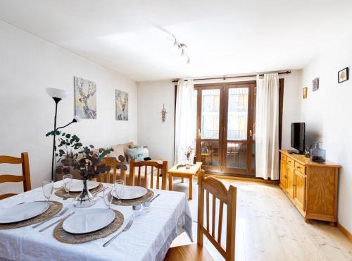 Canfranc Estacion 2-bedroom apartment with parking
