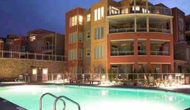Casa Amigos: a beachfront resort 2bdrm condo w/heated pool, hot tub & BOAT SLIP in Vernon