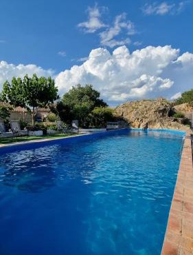 Casa Rural Casaplana, grupos grandes, 1500m2 de casa, piscina privada y patio, 2 barbacoas, Zona Prepirineo