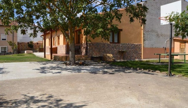 Casa Rural El Establo: 4 Bedrooms, Private Garden, Burgos