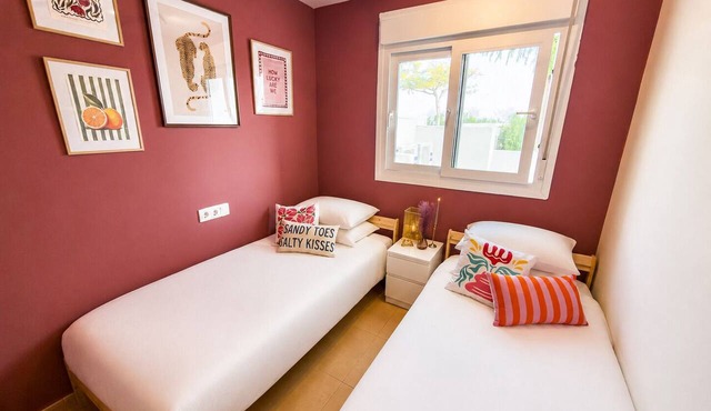 Casa Selucia - 3-Bedroom Family Apartment with a Large Garden and Resort Pools