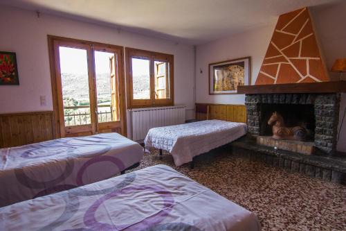 Casa Sisquet, Casa rural para 15 personas con jardín, barbacoa y sala de juegos al Pallars