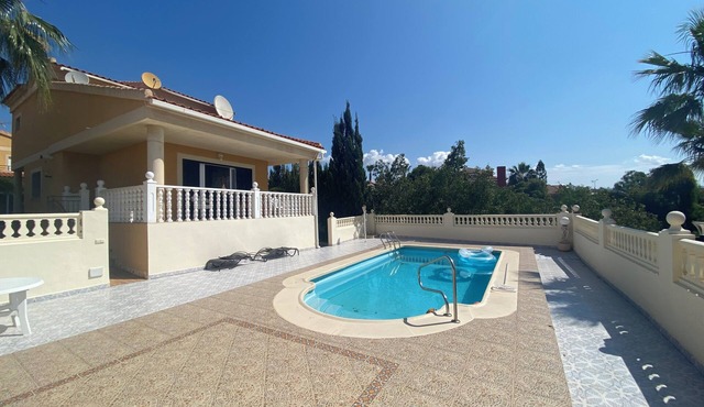 Casa Zorro - Family Villa with Private Pool/Garden & 10 min walk to the beach