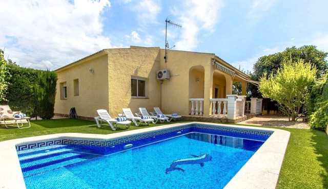 Catalunya Casas: Pleasing Villa Jolie in Calafell, just 4 km to the beach!