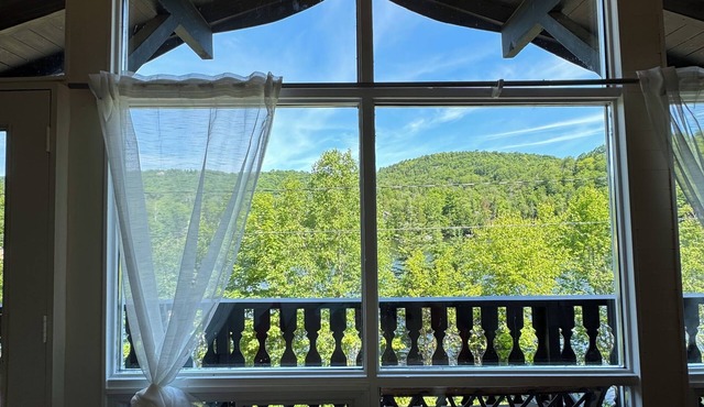 Chalet Alpin Suisse in Saint-Adolphe-d'Howard