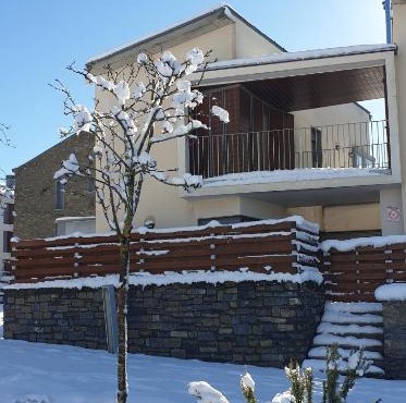 Chalet adosado entero, bbq y piscina comunitaria