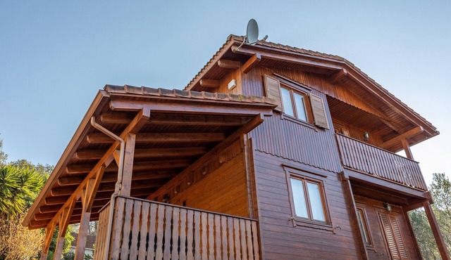 Chalet 'Casa de Madera' with Mountain View, Garden, A/C, Pool & Wi-Fi