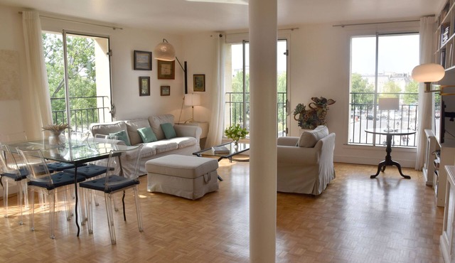 Charming flat in the heart of Paris on the Seine in Paris